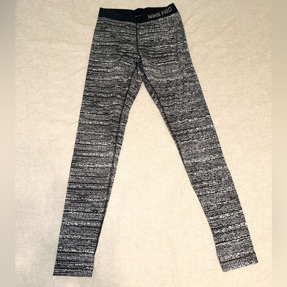 Nike Pro Leggings - Picture 2 of 5